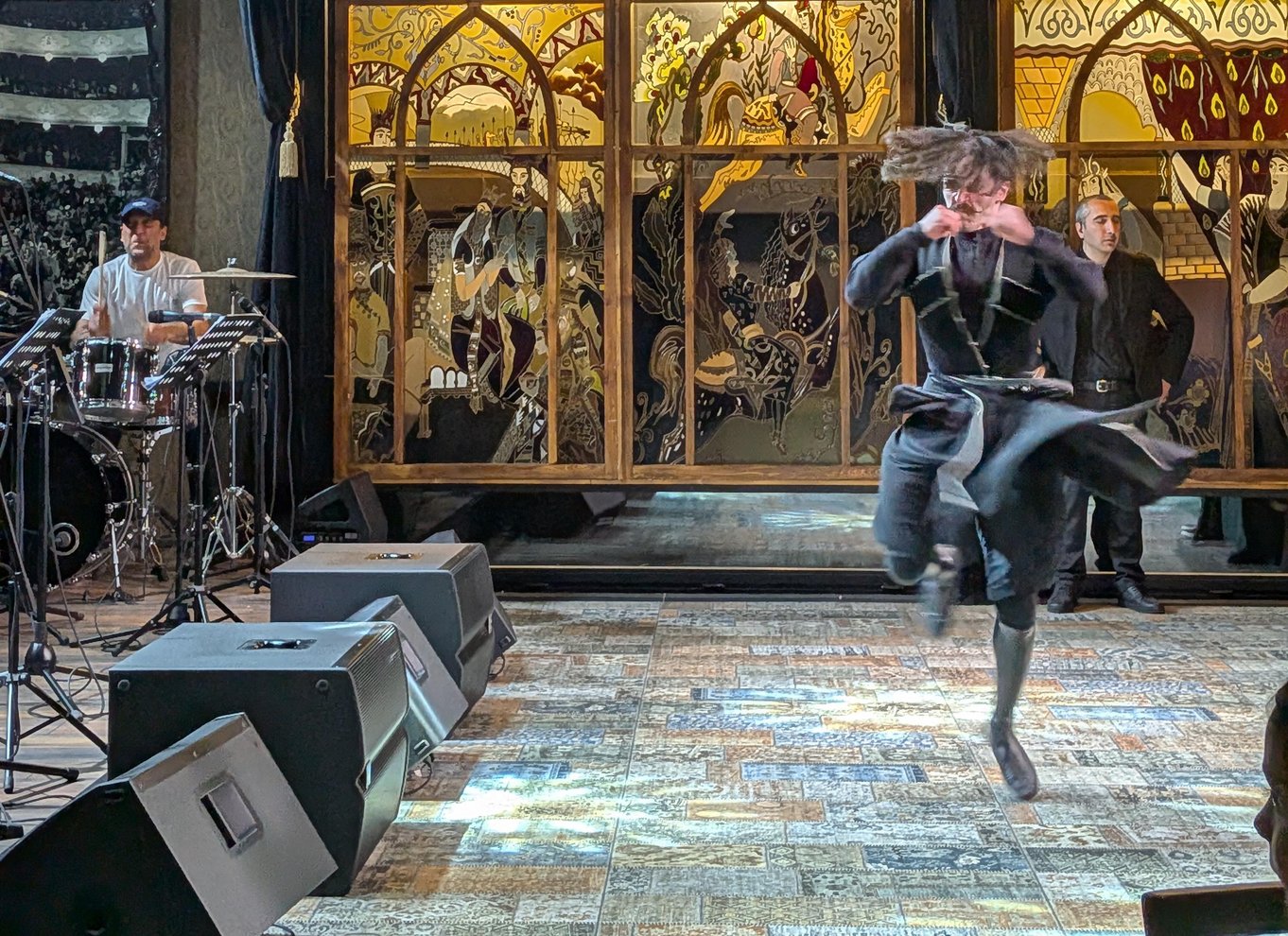 Tbilisi: georgisk middag, danseshow og afhentning på hotellet