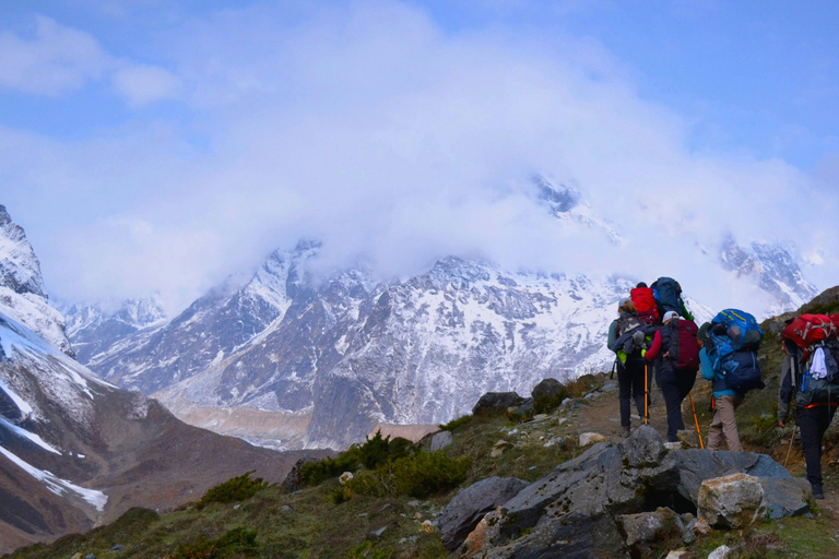 Desde Katmandú: Trekking por el valle de Langtang con excursión al Tserko Ri