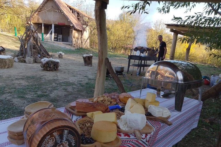 Bucharest: Transylvania Castles Tour with Dinner