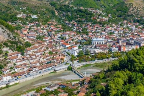 Tour de día completo desde Tirana- Berat con visita opcional a una bodegaVisita diaria a Berat