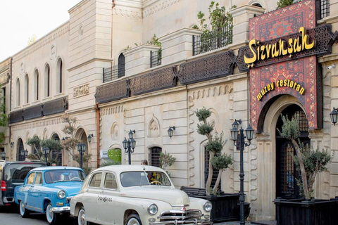 Baku: Free Walking Tour & Dinner at Shirvanshah Museum