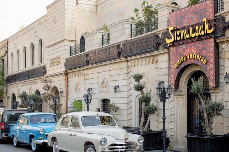 Baku: Free Walking Tour & Dinner at Shirvanshah Museum