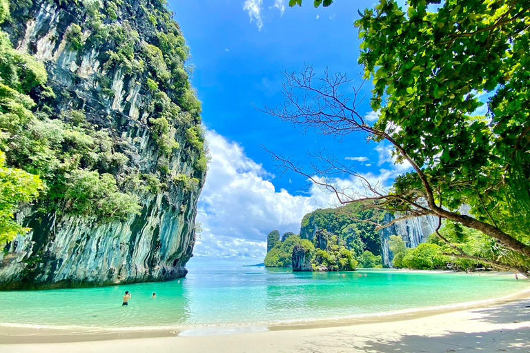 Krabi: Excursión al atardecer en la isla de Hong con barbacoa y snorkel