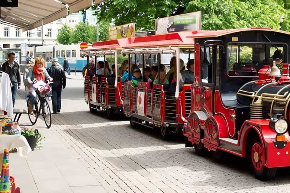 Rundfahrt durch die Altstadt mit der Touristenbahn