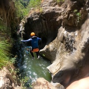 Mit Transfer ab Estepona: Canyoning-Abenteuer in der Schlucht Guadalmina