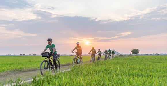 Siem Reap: Countryside Sunset Bike Tour / E-Bike or Tuk Tuk