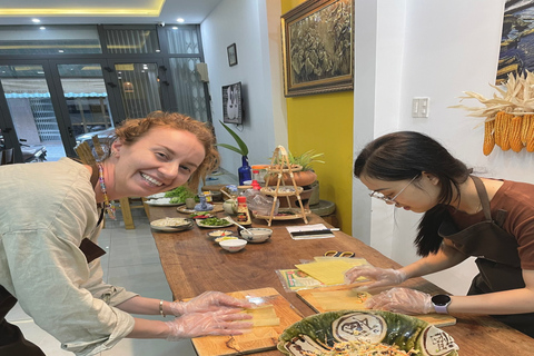 Da Nang : Cours de cuisine traditionnelle et repas avec une jeune fille locale