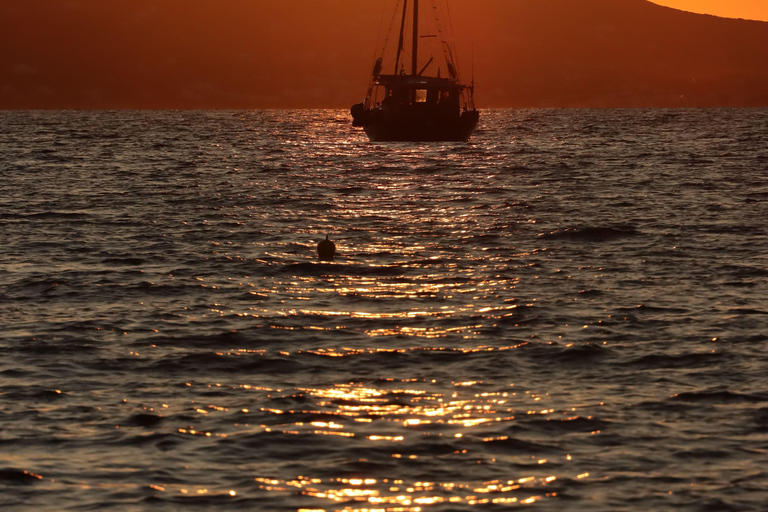 Santorini: Sunset Cruise with Volcano and Hot Springs Stops