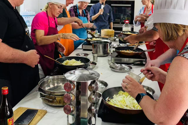 Shanghai: Food-Making Class and M50 Art District Tour Xiaolongbao Cooking Experience Private Course