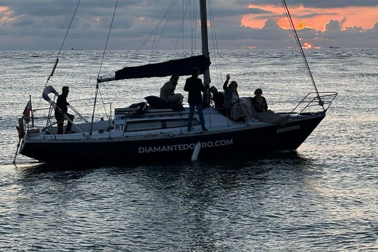 Porto: Tocht op een zeilboot gedeeld of privé (Sunset Option)Porto: Privétour op een zeilboot (ZONSONDERGANG OPTIE)