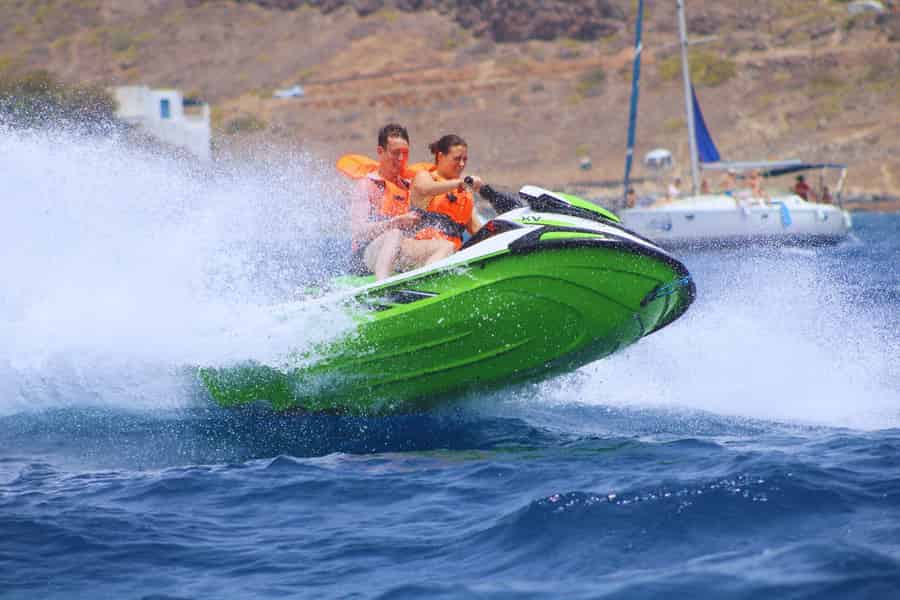 Puerto Colón: Yamaha Jet Ski Tour entlang der Küste Teneriffas. Foto: GetYourGuide Puerto Colón: Yamaha Jet Ski Tour entlang der Küste Teneriffas. Foto: GetYourGuide