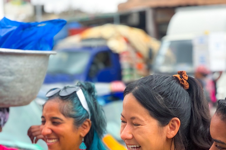 Accra on Foot: Culture & Street Food Hunt Accra on Foot: Culture and Food Hunt