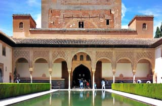 Alhambra und Nasridenpaläste Geführte Tour mit Tickets
