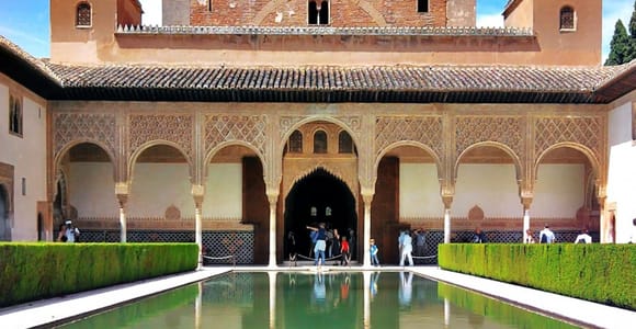 Alhambra and Nasrid Palaces Guided Tour with Tickets