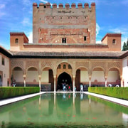 Alhambra and Nasrid Palaces Guided Tour with Tickets