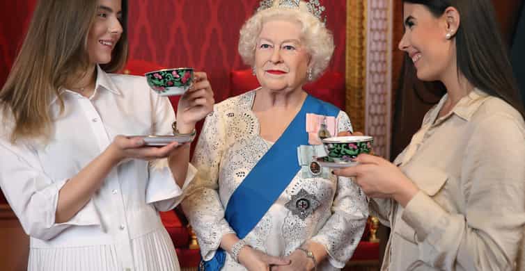 Budapest: Madame Tussauds Ticket + POP&ROLL Access photo 14