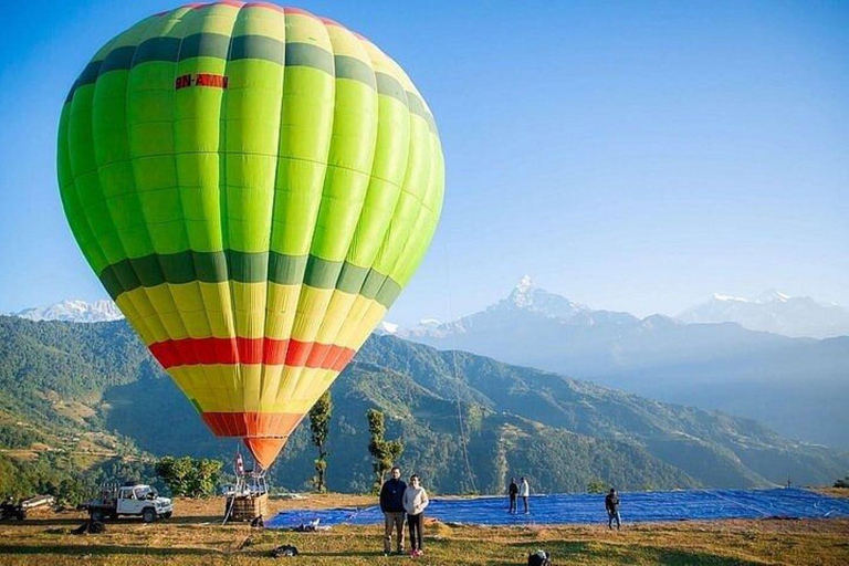 Pokhara: Privat varmluftsballongflygningPrivat luftballongsfärd i Pokhara med upphämtning på hotellet