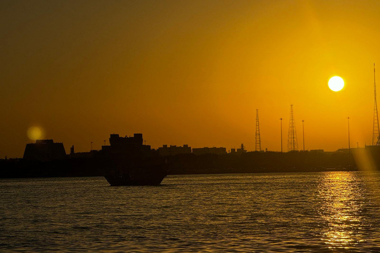 الدوحة: رحلة بحرية مسائية على متن قارب شراعي مع إطلالات بانورامية على الأفقالدوحة: رحلة بحرية على م