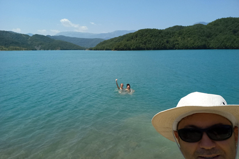 Tour privado de un día al Lago Bovilla desde Tirana