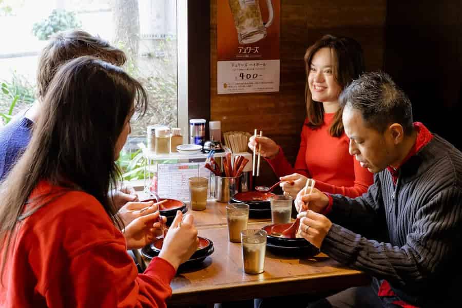 Tokio: Ramen Tasting Tour mit 6 Mini-Schüsseln Ramen. Foto: GetYourGuide Tokio: Ramen Tasting Tour mit 6 Mini-Schüsseln Ramen. Foto: GetYourGuide