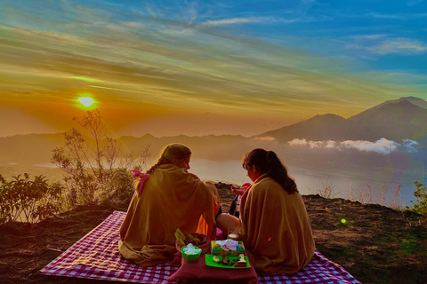 Explorez le mont Batur pour admirer le lever du soleil et la vue du matin.Avec service de transfert à l'hôtel