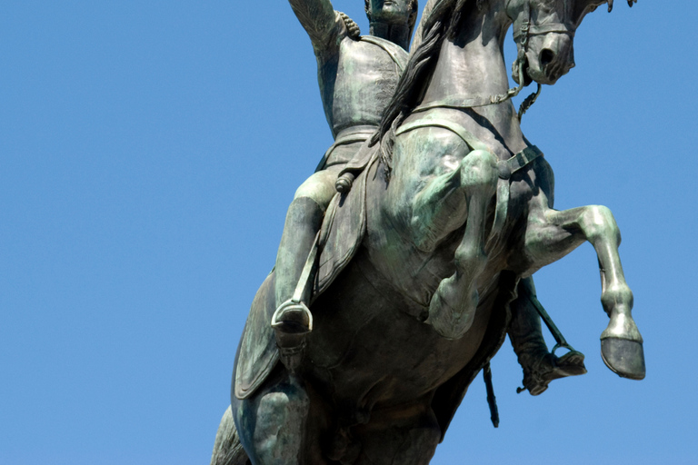 Mendoza: Walking & Wine Tour with Tastings & San Martin Park