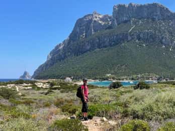 Da Porto San Paolo: trekking costiero intorno a Tavolara
