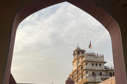 斋浦尔带司机和导游的私人城市之旅