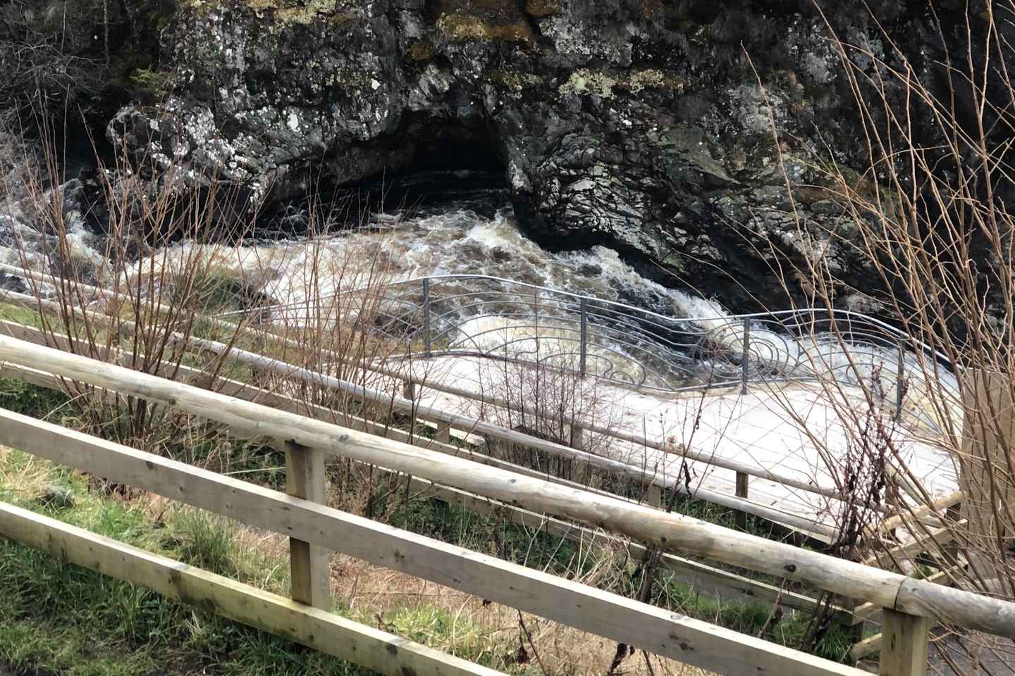 因弗戈登高地之旅：探索邓罗宾城堡