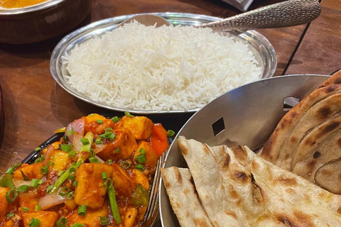 Delhi: Street Food Tour with local Guide Delhi: Street Food Tour with Guide, Transport, and Food