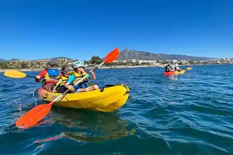 Marbella : Visite guidée en kayak à Puerto Banús