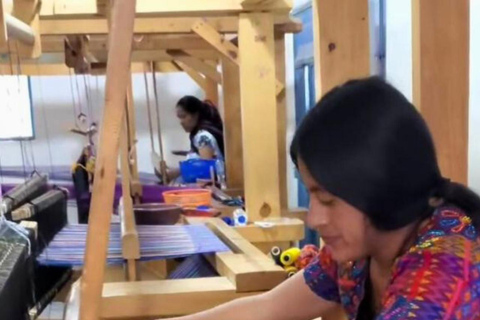 Quito Historic Center: Poncho Museum & Finger Painting Workshop & Souvenir Quito's Historic Center: Poncho Museum, Finger Painting Workshop, and Souvenir