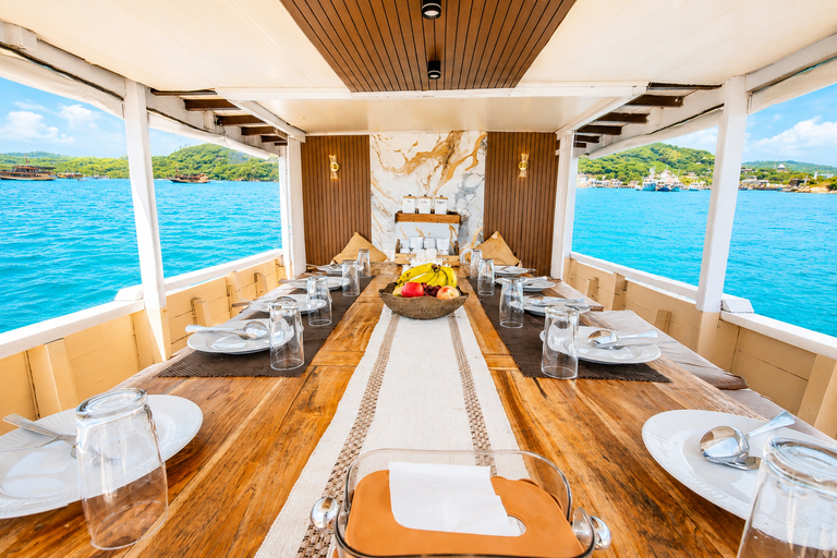 Labuan Bajo: 3-Day Komodo Sailing Ocean View Cabin All Fees Standard Boat | Sharing Room Ocean View | Tiket not Included