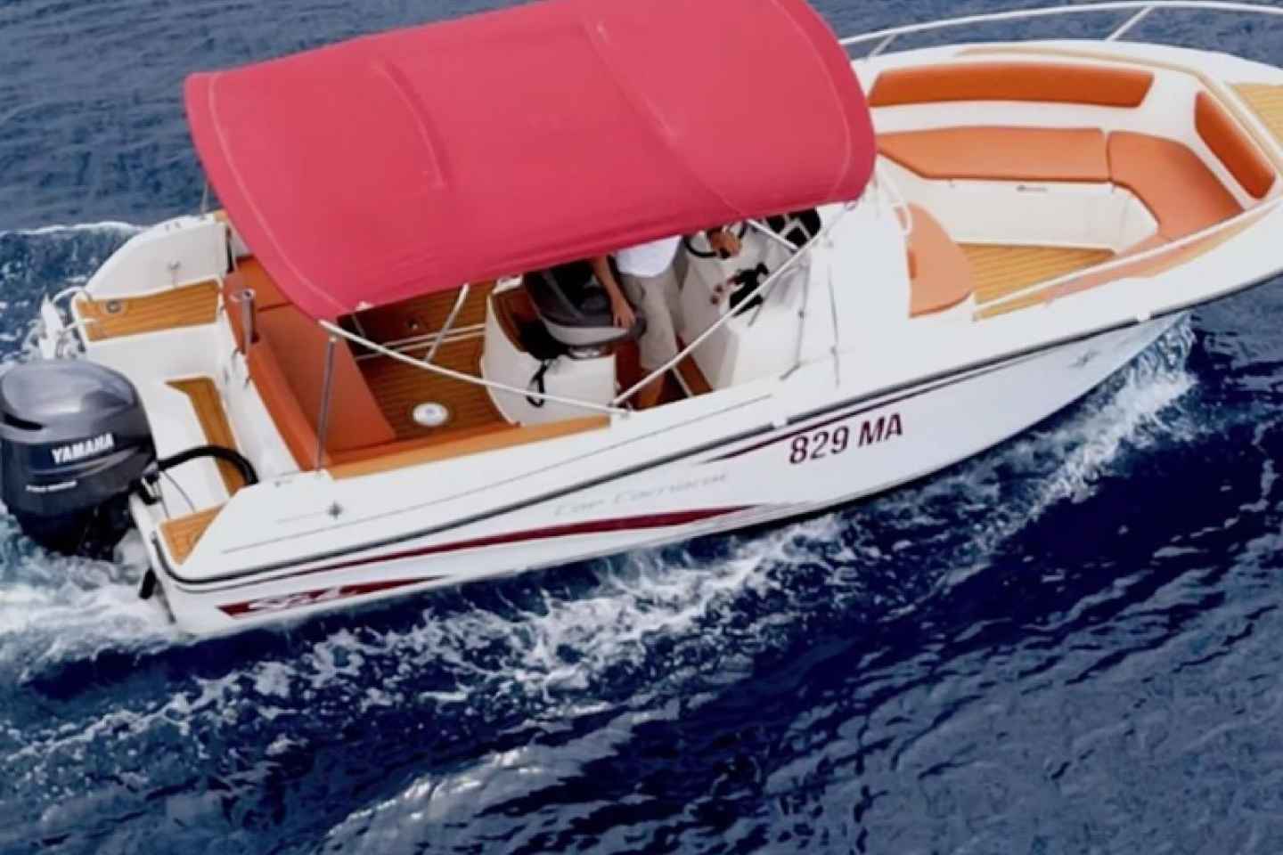 Da Makarska: Tour in Giornata alle Isole di Hvar e Brač in Motoscafo