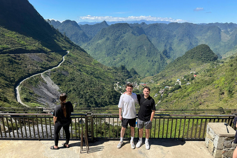 Giro di Ha Giang: Tour di 4 giorni in moto a guida autonoma - SENZA BUS