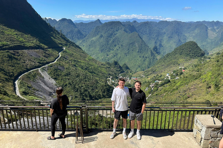 Giro di Ha Giang: Tour di 4 giorni in moto a guida autonoma - SENZA BUS