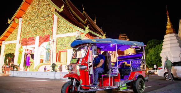 Chiang Mai: Temples and Street Food Night Tour by Tuk Tuk