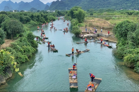 Yangshuo : Visite de la colline de Xianggong et de la campagne de YangshuoExcursion forfaitaire comprenant les droits d'entrée, le rafting en bambou et le déjeuner.