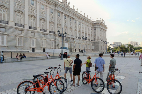 Madrid: Highlights Bike or E-Bike 1,5 Hour Tour with Guide Private Cycling Experience for Large Group (Regular Bicycle)