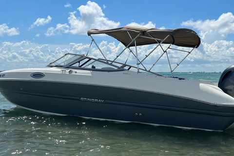 Miami: 24-Foot Private Boat for up to 8 People 6-Hour Tour