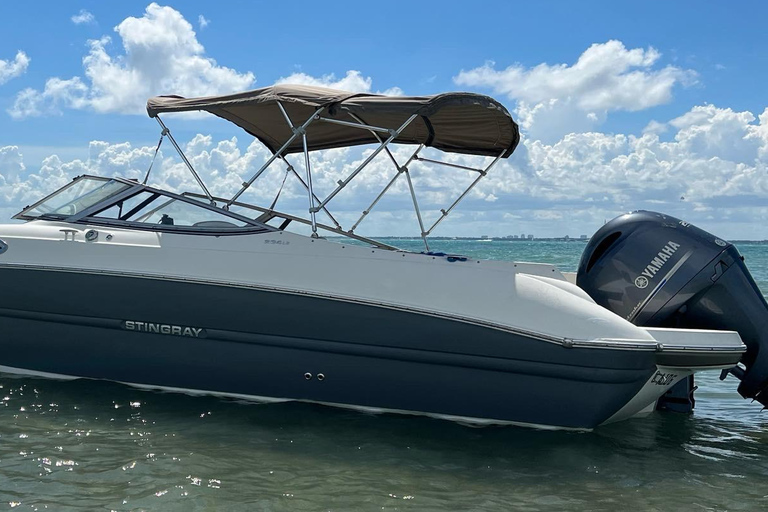 Miami: 24-Foot Private Boat for up to 8 People 6-Hour Tour