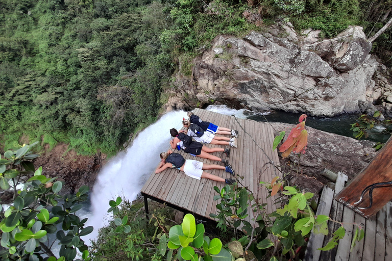 Caminhada em cachoeira e tirolesa saindo de Medellín ou Guatapé