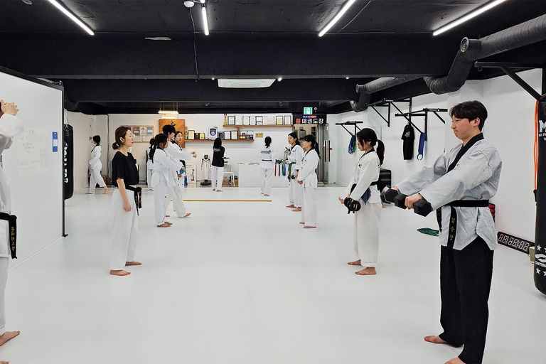 Traditional Taekwondo Lesson in Seoul: From Basic to Combat C. Local Taekwondo