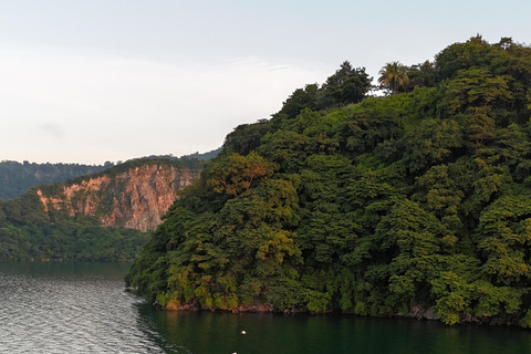 San Salvador: Wycieczka kajakowa o wschodzie słońca po jeziorze Ilopango z odbiorem