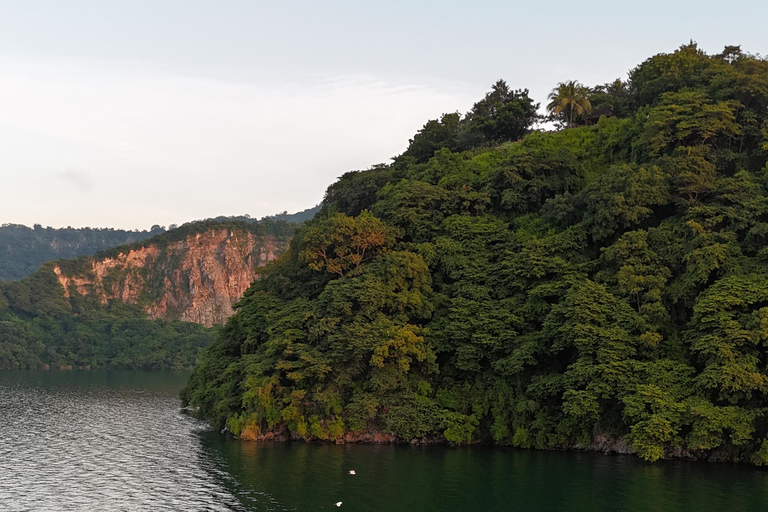 San Salvador: Wycieczka kajakowa o wschodzie słońca po jeziorze Ilopango z odbiorem