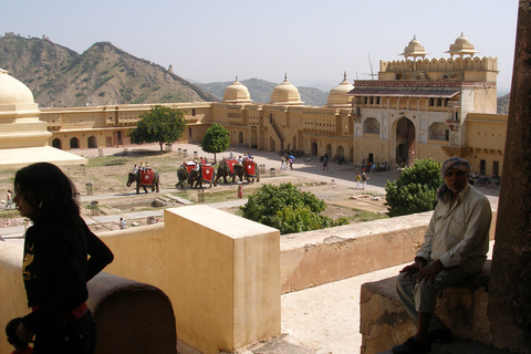 Jaipur: Un Gran Patrimonio en el Mismo Día - Heritage Rajasthanexcursión con almuerzo, entrada a los monumentos, coche y guía local solamente.