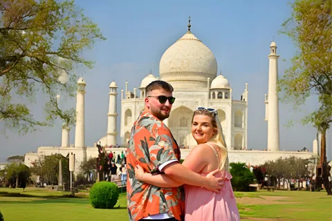 Agra: Private Taj Mahal and Agra Day Tour with Transfer