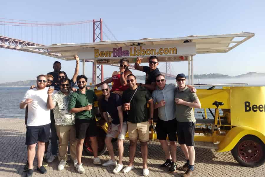 Lissabon: 1-stündige Bier-, Sangria- oder Wein-Sightseeingtour mit dem Fahrrad. Foto: GetYourGuide Lissabon: 1-stündige Bier-, Sangria- oder Wein-Sightseeingtour mit dem Fahrrad. Foto: GetYourGuide