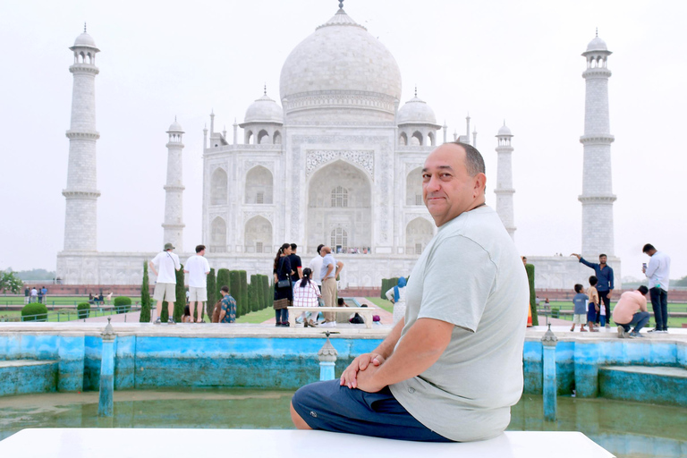 De Deli: Excursão noturna ao Taj Mahal em comboio super-rápidoViagem de ida e volta de comboio com ar condicionado, traslado de ida e volta - Tudo incluído