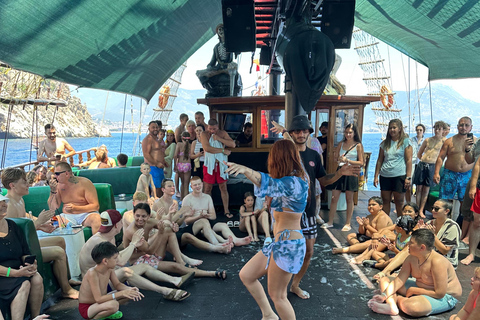 Alanya: Pirate Boat Trip with Lunch, Drinks, and Foam Party 1-Hour Boat Tour